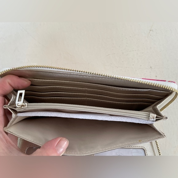 NWOT Floral Zippered Guess Wallet - Picture 6 of 12